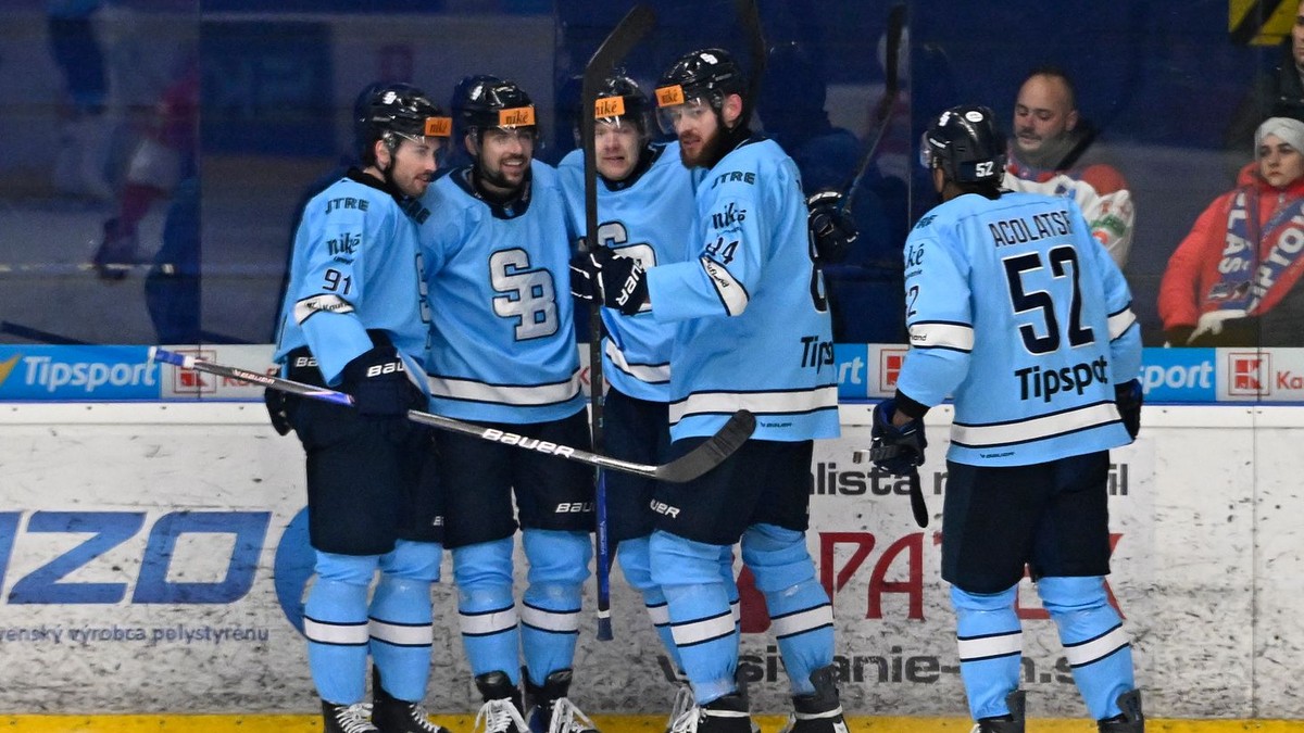 Na snímke radosť hráčov Slovana po góle v štvrtom zápase štvrťfinále play off.