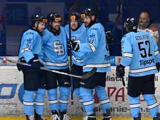 Na snímke radosť hráčov Slovana po góle v štvrtom zápase štvrťfinále play off.