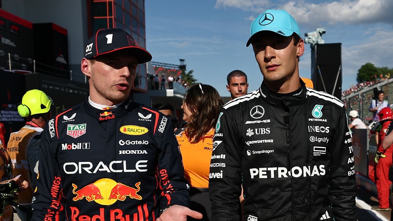 Max Verstappen a George Russell