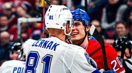 Juraj Slafkovský a Erik Černák v zápase Montreal - Tampa Bay v sezóne 2023/2024.