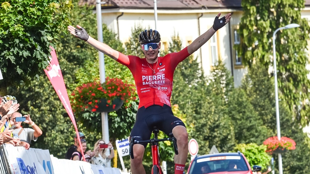 Martin Voltr z tímu Pierre Baguette Cycling vyhral preteky V4 v Novej Bani 2024. 