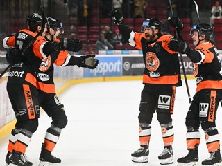 hráči Michaloviec sa tešia z víťazného gólu