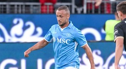 Stanislav Lobotka v drese SSC Neapol v zápase proti Cagliari.