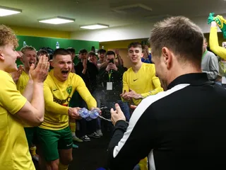 Tréner Ivan Belák sa teší so svojimi zverencami.