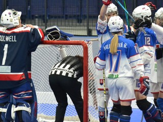 Momentka zo zápasu Slovensko - Veľká Británia na MS v hokejbale žien 2022.