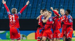 Hráči FC Viktoria Plzeň sa radujú z gólu