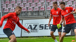 Na snímke sú futbalisti tímu Zbrojovka Brno počas tréningu. 