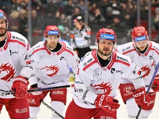 Libor Hudáček (uprostred) so spoluhráčmi Třinca