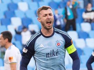 Alexandar Čavrič v drese ŠK Slovan Bratislava.