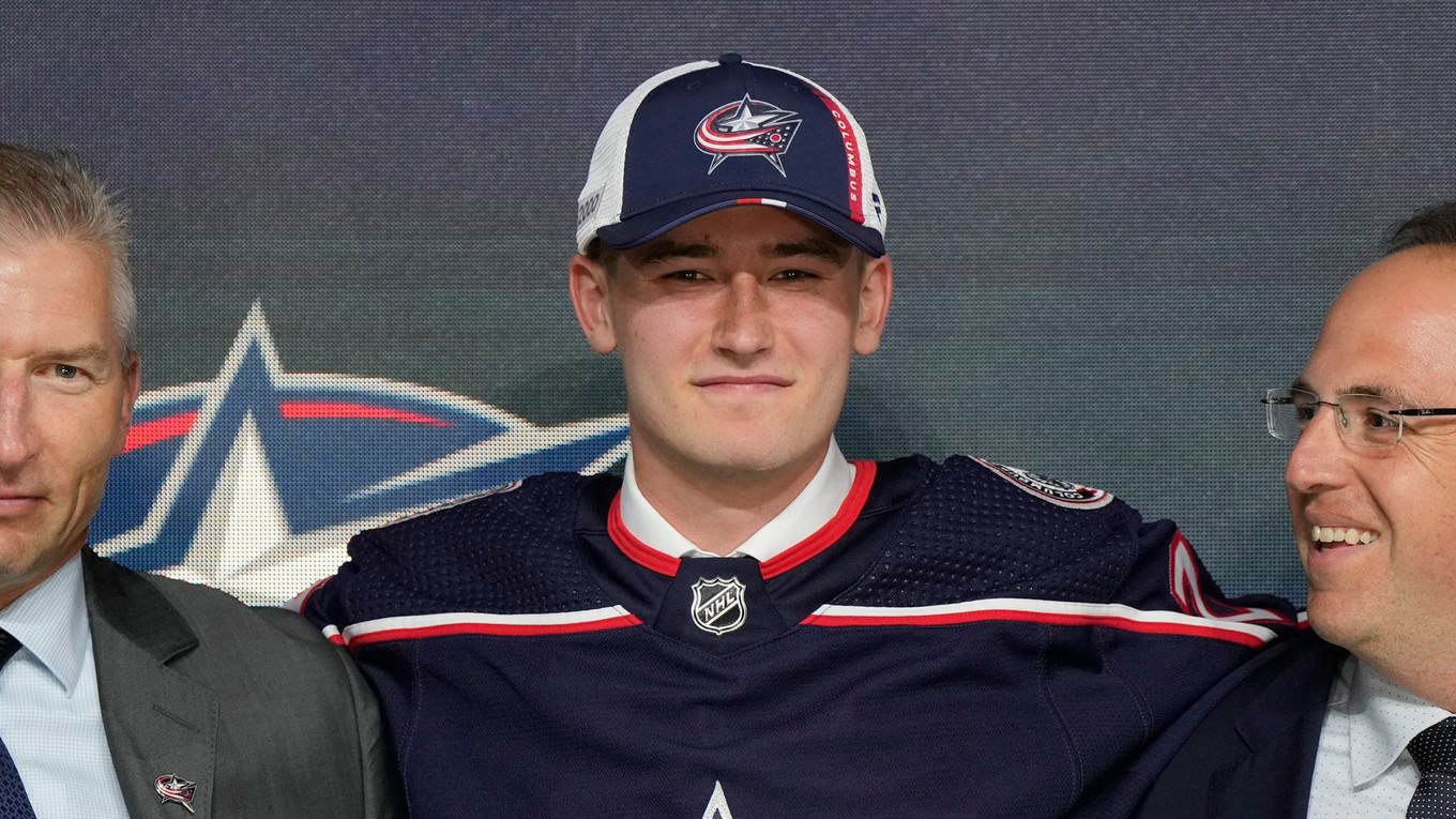 David Jiříček v drese Columbusu, ktorý si ho vybral zo 6. miesta v drafte NHL 2022.