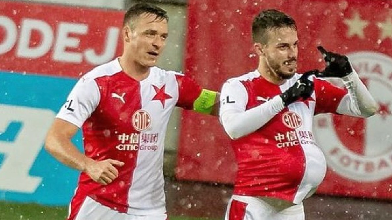 Slovenský futbalista Jakub Hromada sa teší z gólu. 