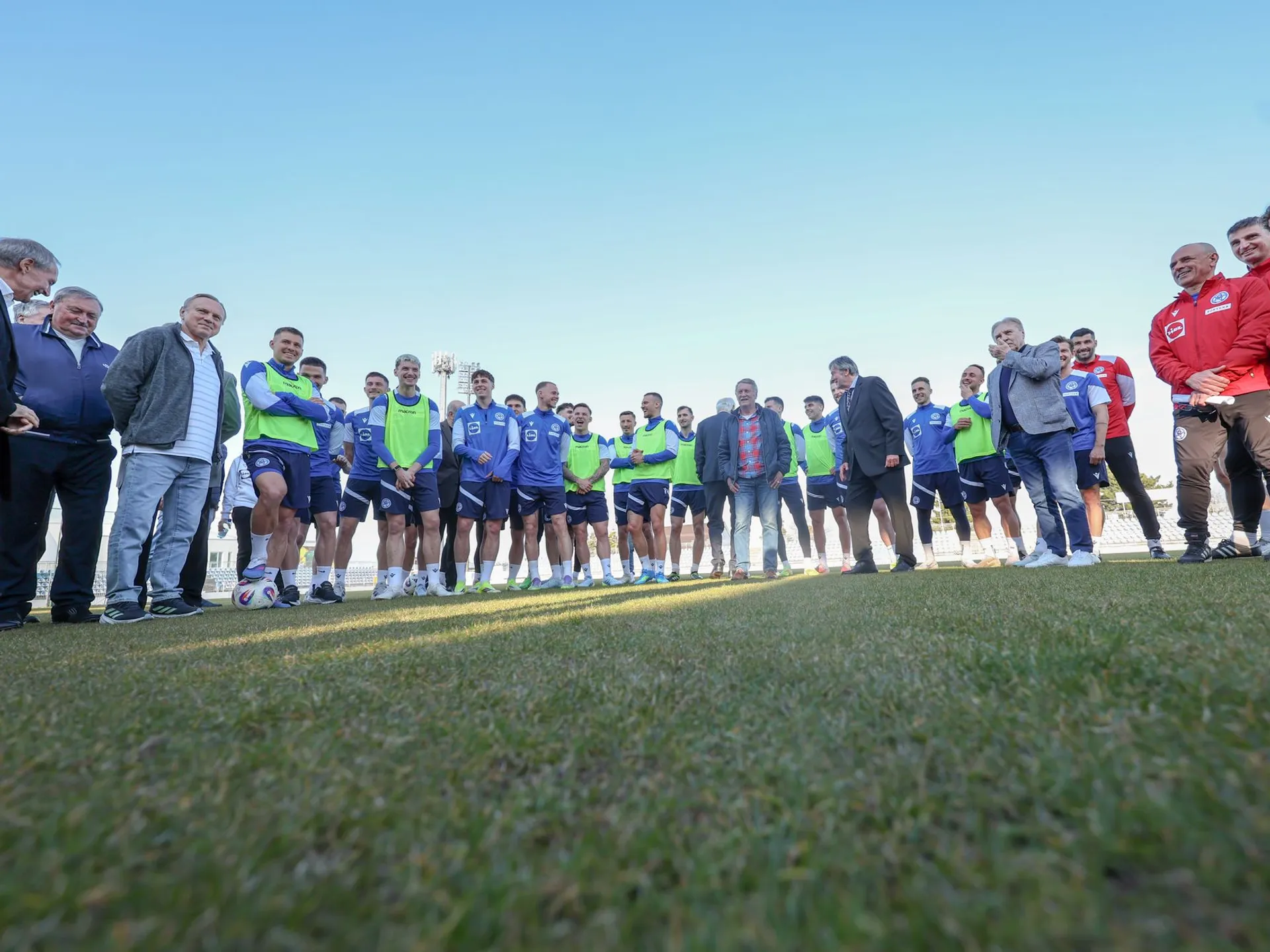 MUŽI A –  Majstri Európy z Belehradu prišli povzbudiť slovenských Sokolov