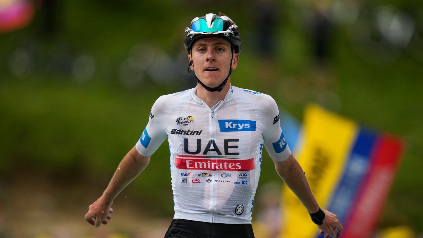 Tadej Pogačar oslavuje víťazstvo v 6. etape Tour de France 2023. 