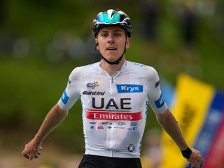 Tadej Pogačar oslavuje víťazstvo v 6. etape Tour de France 2023. 