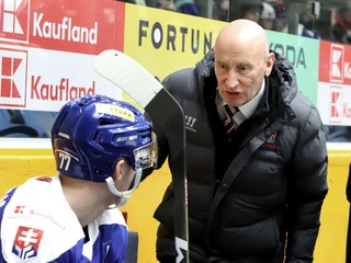 Tréner slovenskej hokejovej reprezentácie Craig Ramsay počas prípravného zápasu Slovensko - Nemecko.