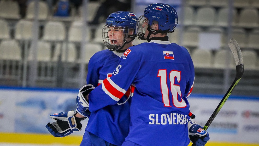 Radosť slovenských hokejistov počas EYOF 2023. 