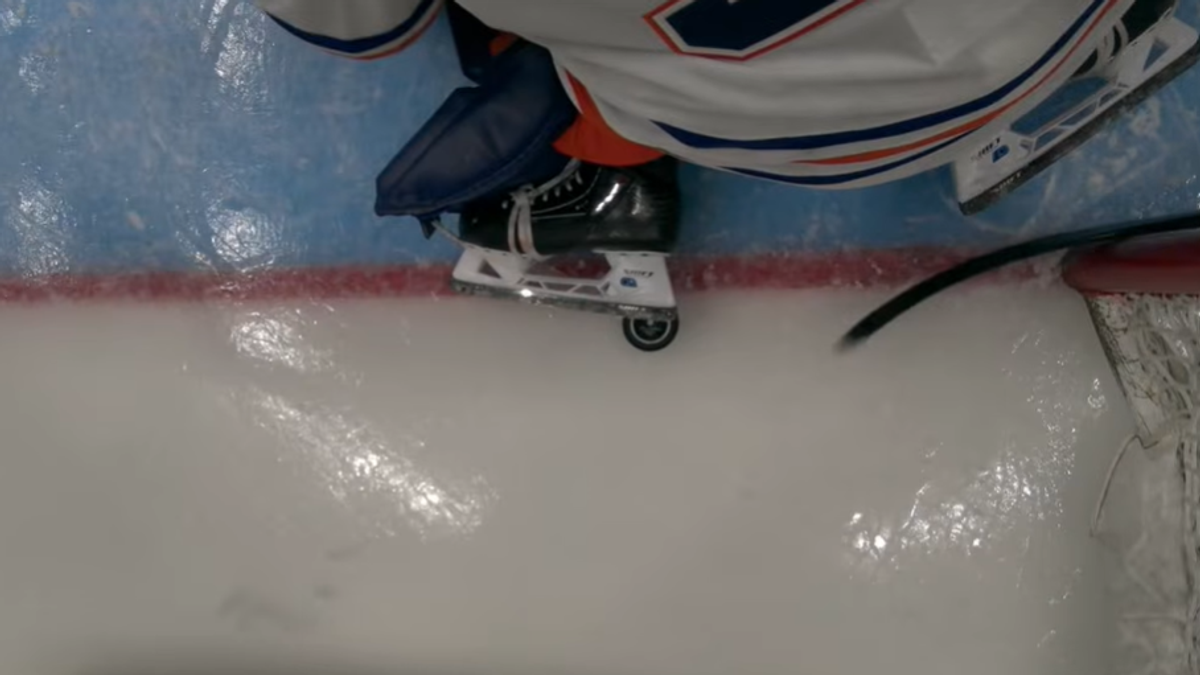 Gól Ryana Poehlinga v zápase Anaheim - Edmonton.