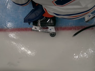 Gól Ryana Poehlinga v zápase Anaheim - Edmonton.