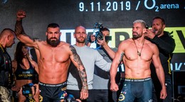Karlos Vémola a Attila Végh pred ich „Zápasom storočia“ v roku 2019.