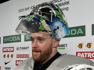 Slovinský brankár Lukáš Horák počas MS v hokeji 2025. 