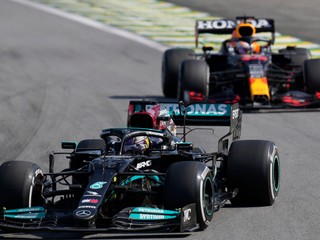 Lewis Hamilton a Max Verstappen.