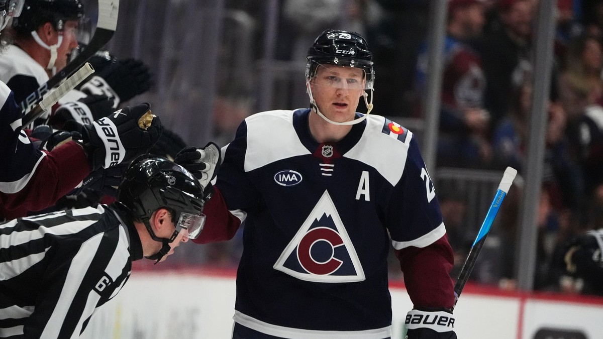 Nathan MacKinnon v zápase proti Minnesote.