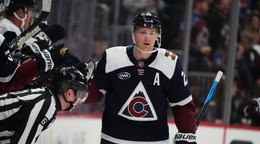 Nathan MacKinnon v zápase proti Minnesote.