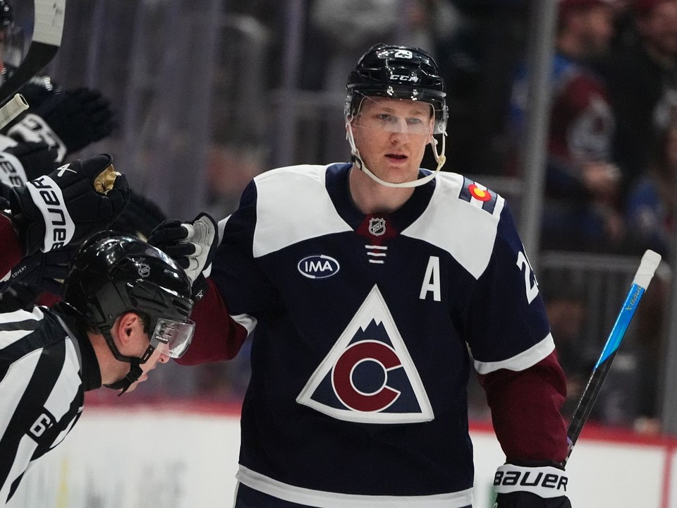 Nathan MacKinnon v zápase proti Minnesote.