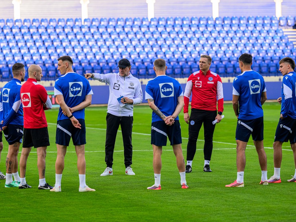 Slovenskí futbalisti na tréningu pred zápasmi v Lige národov.