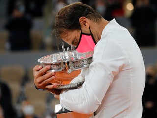 Rafael Nadal obhajuje titul na Roland Garros 2021.