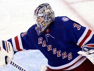 Igor Šesťorkin v playoff zápase v drese New York Rangers.