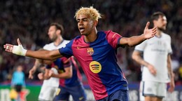 Lamine Yamal oslavuje gól v zápase FC Barcelona - Inter Miláno v 1. semifinále Ligy majstrov.