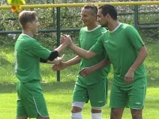 Radosť futbalistov FK Tatran Úpor, Marek Rugolský v strede.