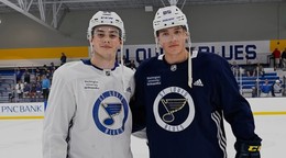 Dalibor Dvorský (vľavo) a Juraj Pekarčík (vpravo) počas kempu St. Louis Blues