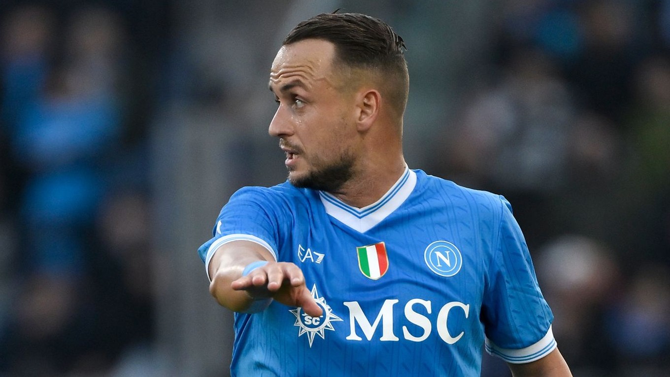 Stanislav Lobotka v zápase s Bolognou.