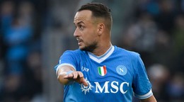 Stanislav Lobotka v zápase s Bolognou.