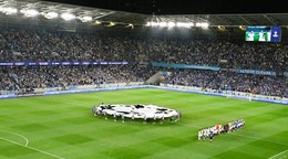 Nástup tímov v zápase ŠK Slovan Bratislava - FC Midtjylland v odvete play-off Ligy majstrov.