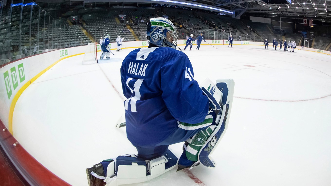 Jaroslav Halák v drese Vancouver Canucks.