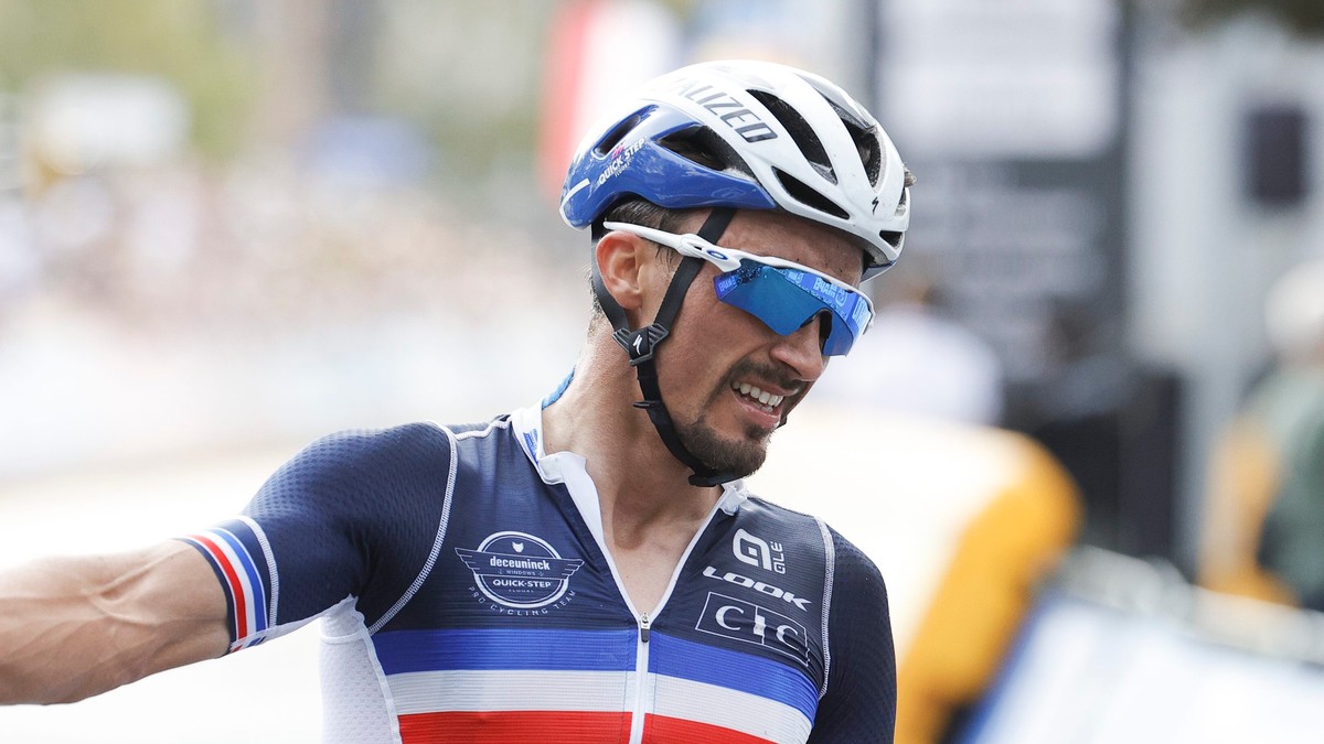 Alaphilippe už po necelej hodine vzdal preteky na MS. Ďalšie známe meno vyradil pád