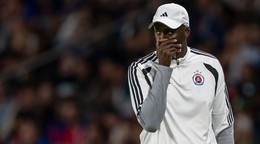 Na snímke sprava tréner Slovana Yaya Touré.