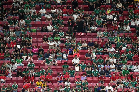 Fanúšikovia sledujú zápas A-skupiny majstrovstiev sveta medzi Južnou Kóreou a Českom.