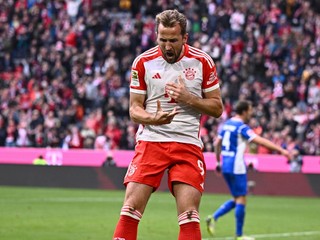 Útočník Bayernu Mníchov Harry Kane sa teší z gólu. 