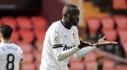 Futbalista Valencie Mouctar Diakhaby.