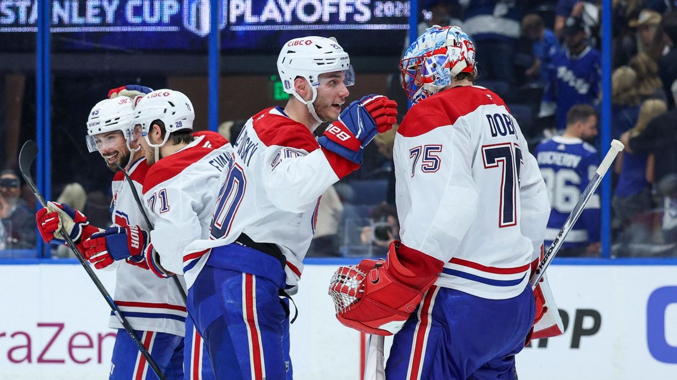 Juraj Slafkovský a Jakub Dobeš.