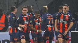 Musa Al-Taamari sa teší po strelenom góle so spoluhráčmi z Montpellier HSC.