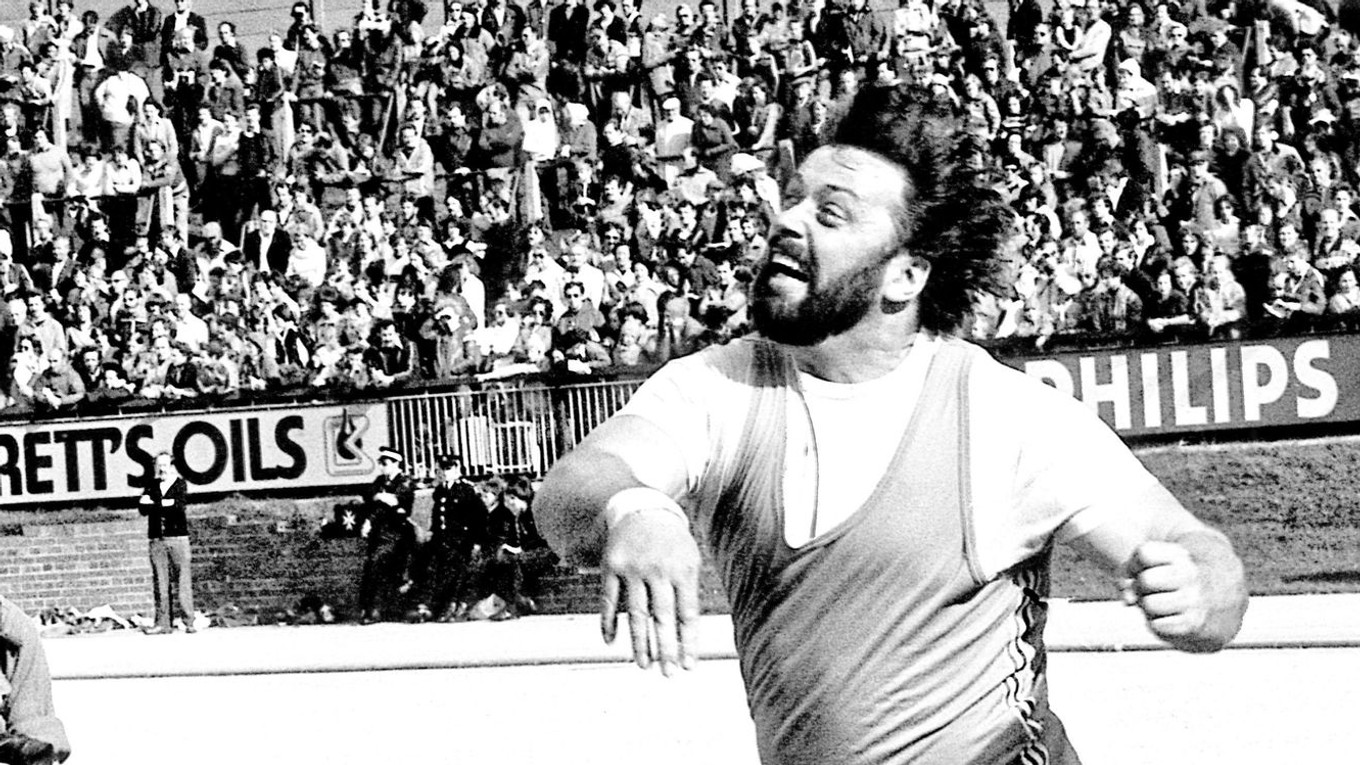 Geoff Capes.