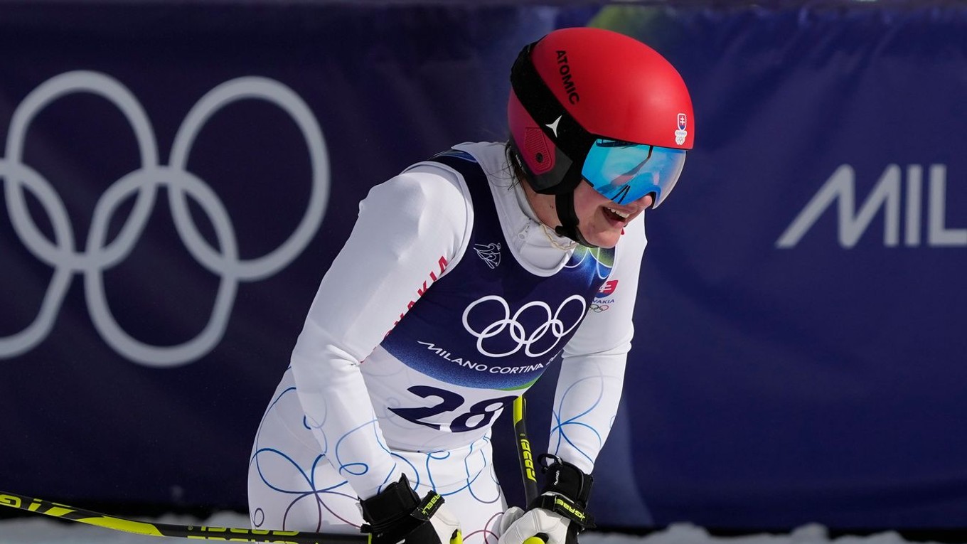 Slovenská lyžiarka Katarína Šrobová po zjazde v tímovej súťaži na ZOH 2026.