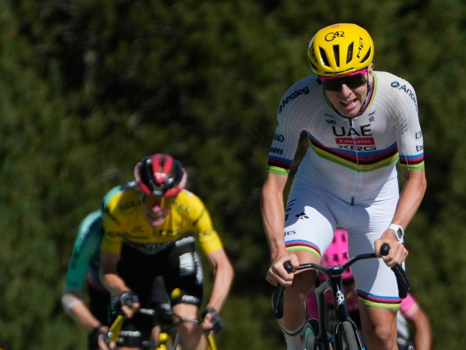 Tadej Pogačar zdolal Jonasa Vingegaarda v závere 3. etapy Tour de France 2026.