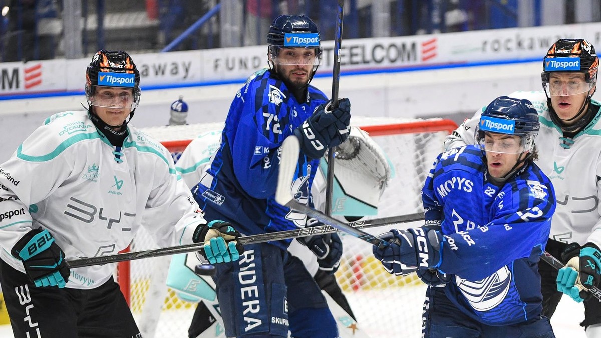 Filip Krivošík (v strede) v drese Vítkovíc