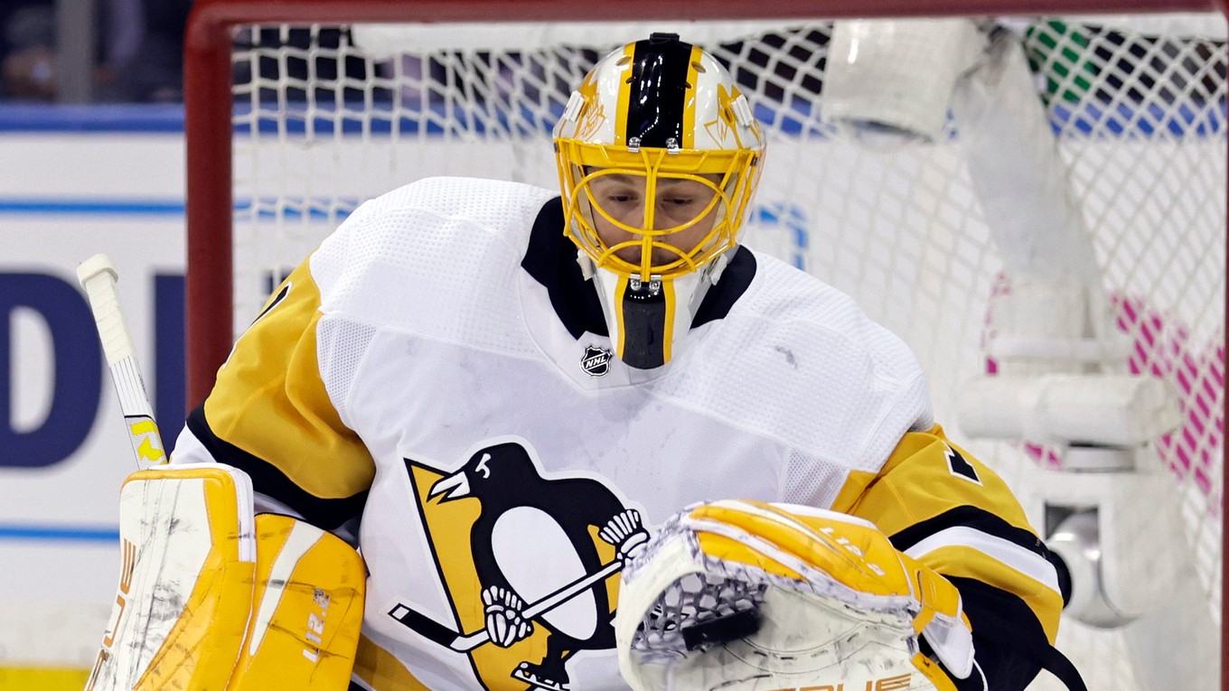Casey DeSmith v bráne Pittsburghu Penguins.
